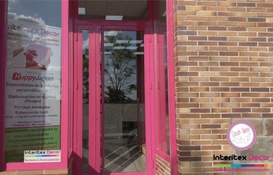 Fachada local bordados y personalizaciones. Majadahonda