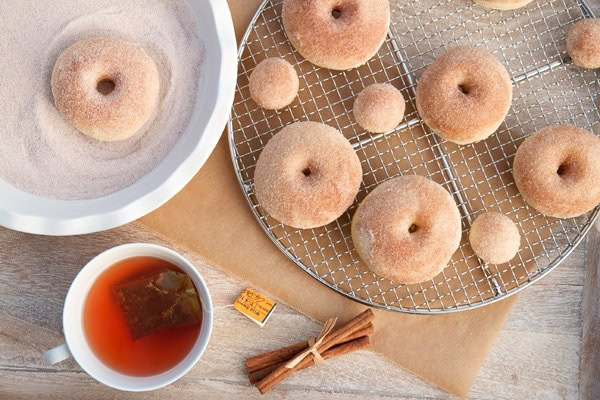 cinnamon baked doughnuts