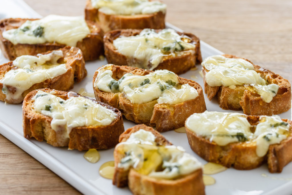 gorgonzola-honey bruschetta