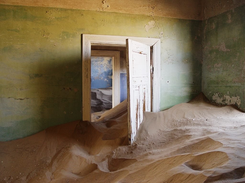 Kolmannskuppe - pasillo - Pueblo fantasma bajo la arena