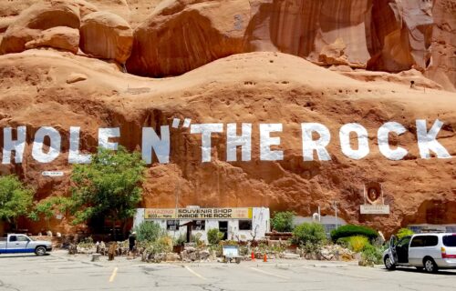 Hole in the Rock Utah – Is it Worth Seeing? + Tips for Visiting