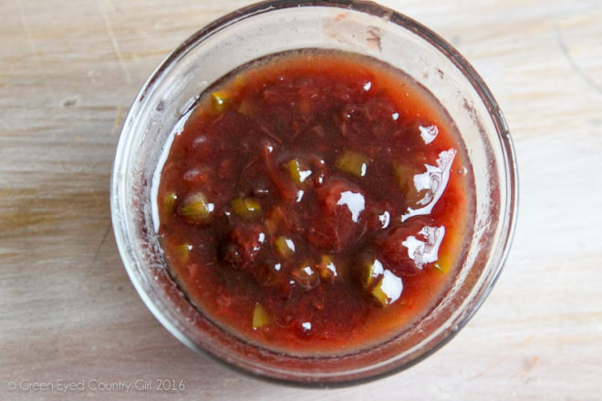 Farm Rich Meatballs with Spicy Jelly Sauce are ready in less than 20 minutes and PERECT for a holiday party! #20MinutesToTasty