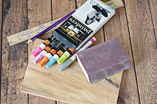 How to Make a Painted Arrow Wood Plank