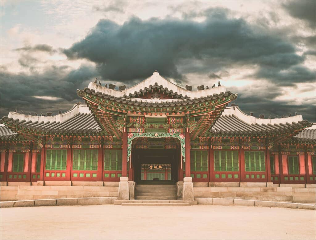 Visit Changdeokgung Palace
