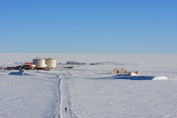Concordia station, the remotest base on earth alt text