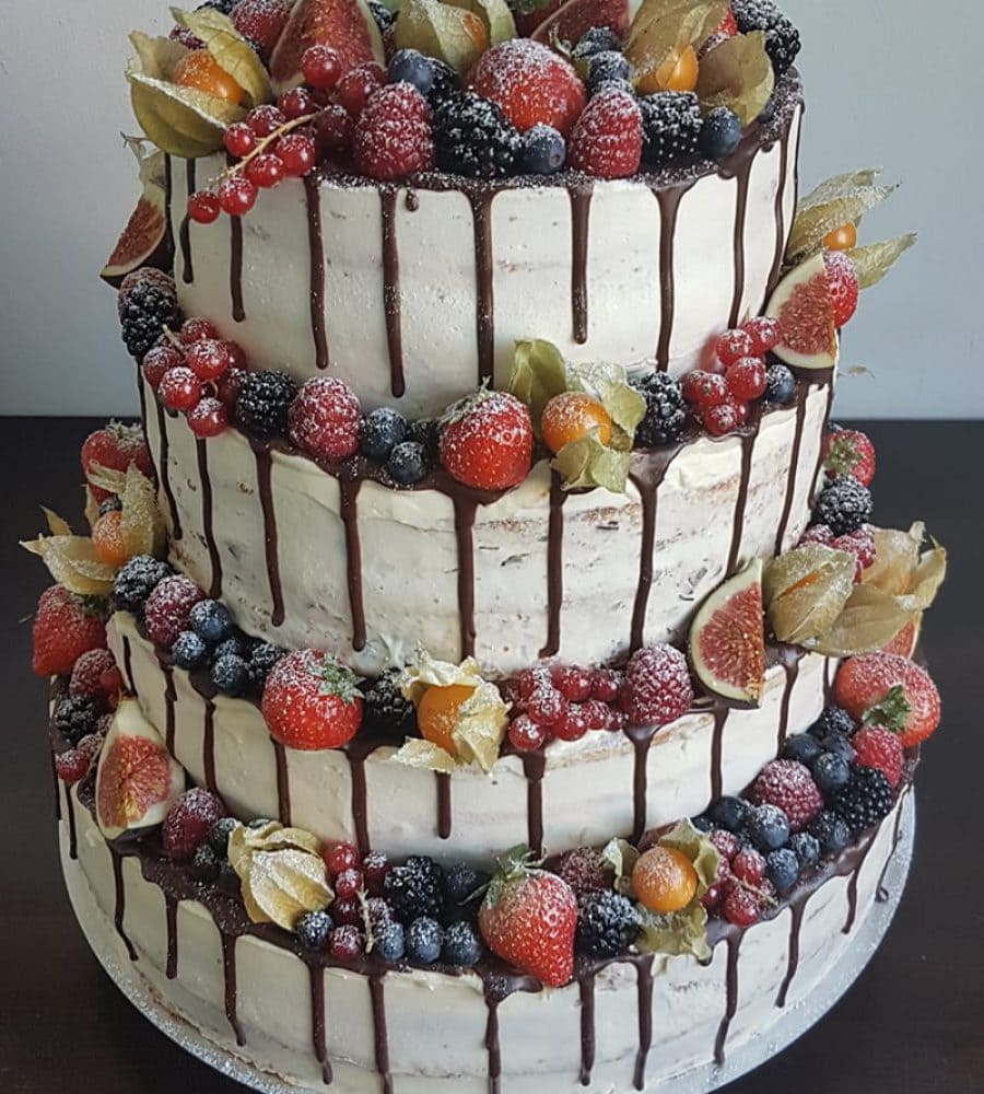 Drip Cake mit Früchten 4 Stöckig Drip Cake mit Früchten