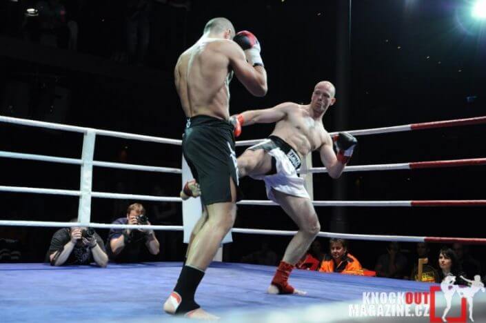 Trener osobisty Marcin Tomczyk Sosnowiec dwa kopy w sekundę Trener osobisty Marcin Tomczyk Sosnowiec dwa kopy w sekundę