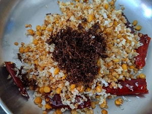 Cool the ingredients for thogayal before grinding
