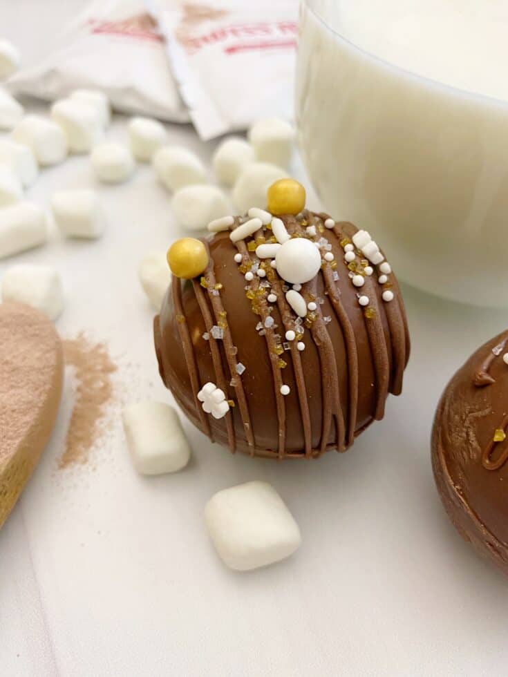 Hot cocoa bombs marshmallows cocoa pack