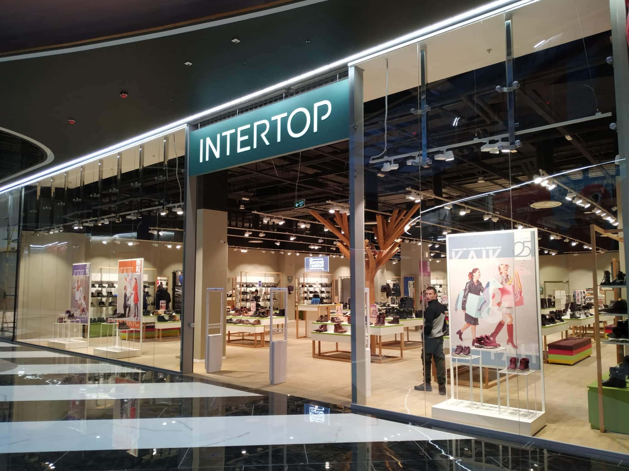 Много обуви от Intertop: в Blockbuster Mall открылся магазин площадью 524 кв.м
