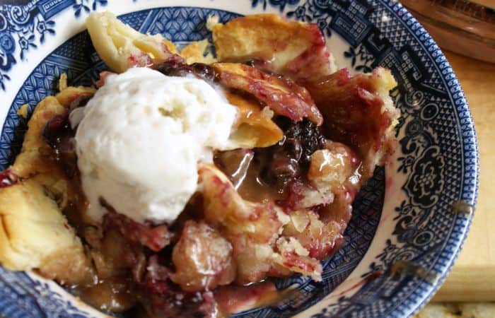 easy blackberry pie recipe feature
