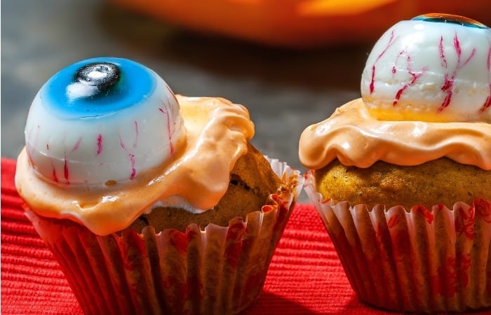 eyeball cupcake idea feature