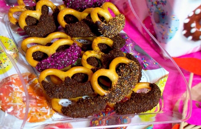 easy chocolate covered pretzels with coffee feature