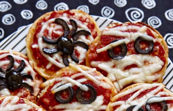 easy halloween pizza appetizer fea