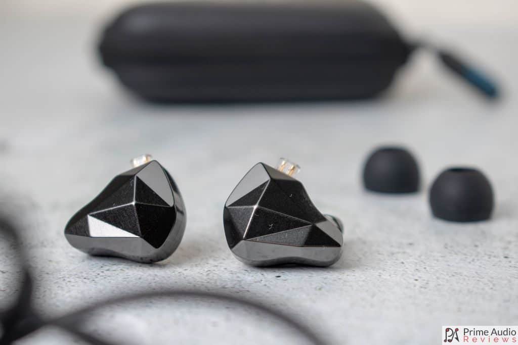 Yinyoo Topaz with eartips and case