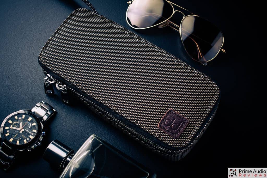 First look at the carrying case