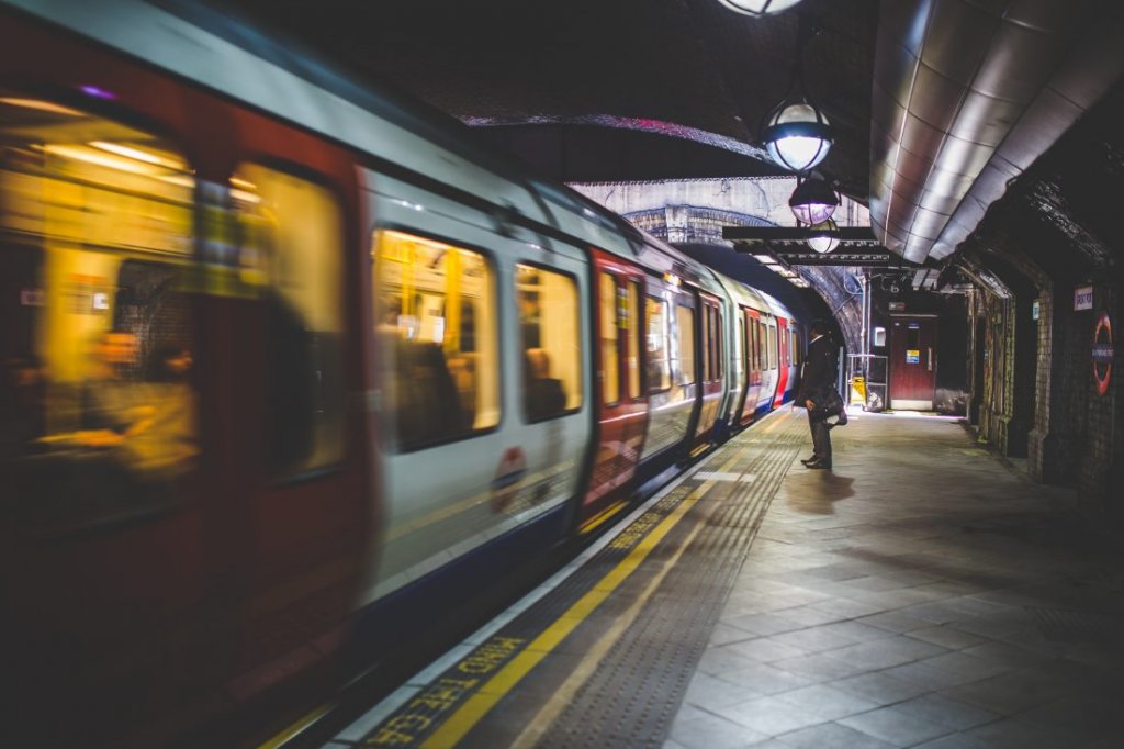 Leveraging the Internet of Things to drive improvements in logistics industry
