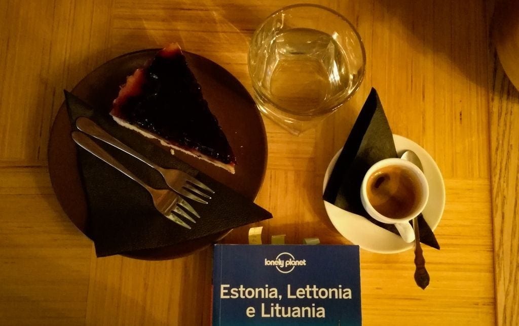 crostata frutti di bosco espresso merenda Must Puudel Tallinn