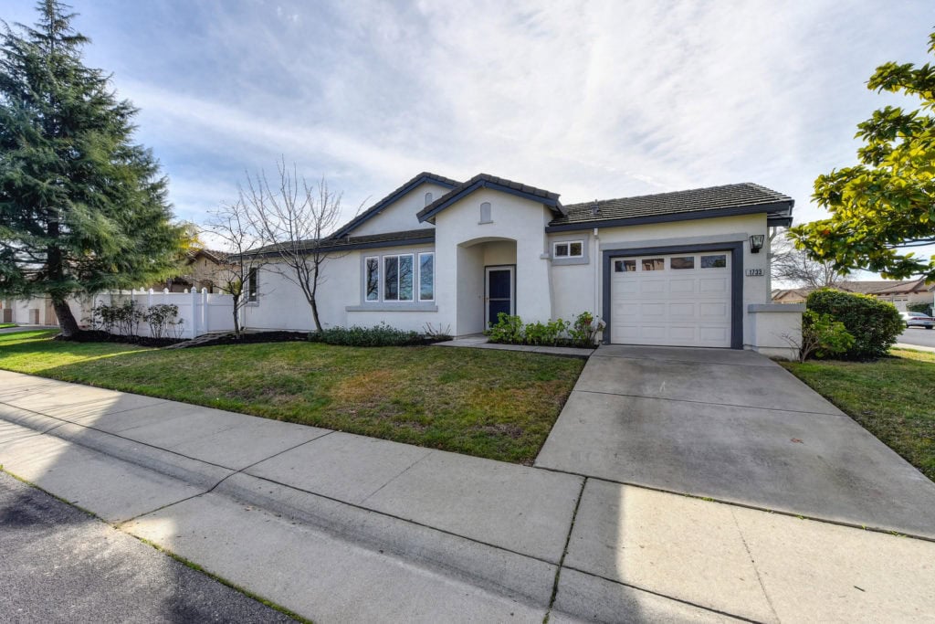 Home for Sale 2 - 1733 Atwell Front Yard