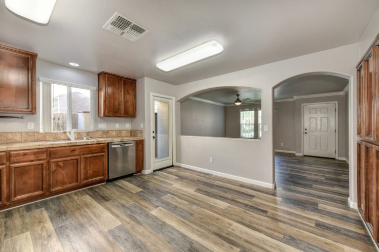 1571 Grey Bunny Roseville 95747 gated community