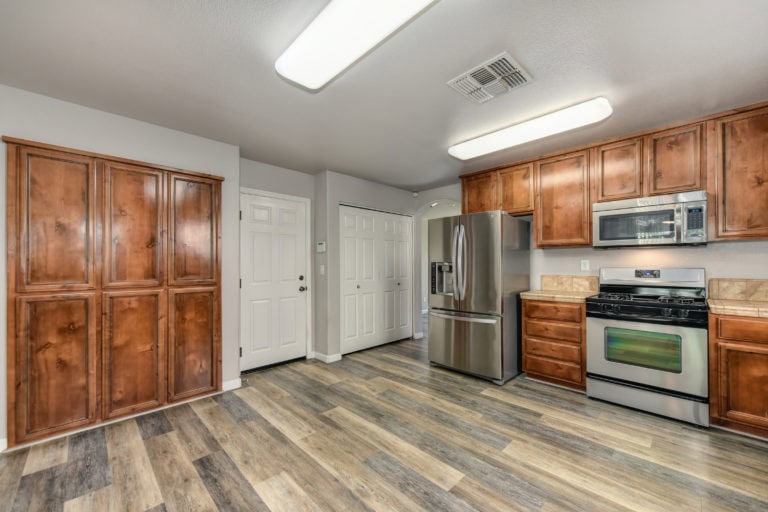 1571 Grey Bunny Roseville 95747 gated community
