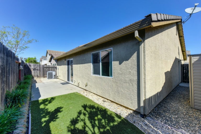1571 Grey Bunny Roseville 95747 gated community