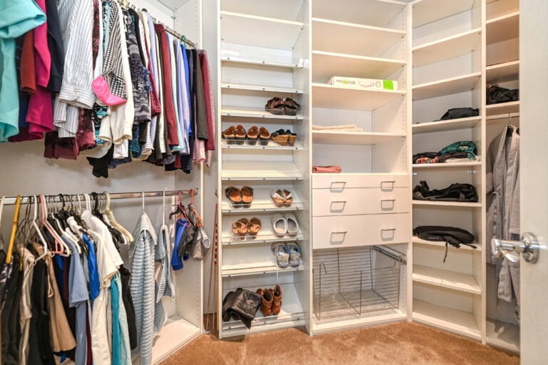 Closet-Primary-image-34