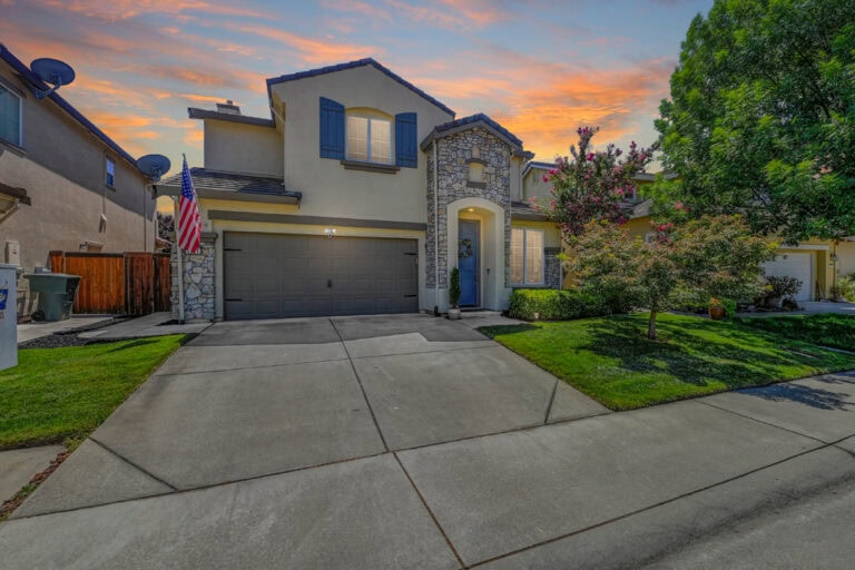 1911 Letterkenny Drive Lincoln - Front of home