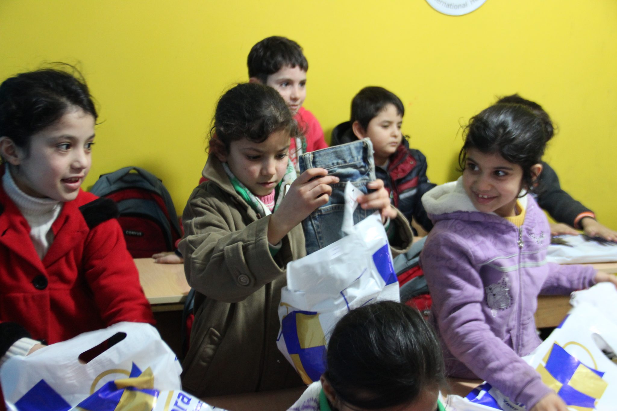 NOTRE CAMPAGNE DE NOËL A PERMIS DE DONNER DES CADEAUX À 510 ENFANTS RÉFUGIÉS AU LIBAN