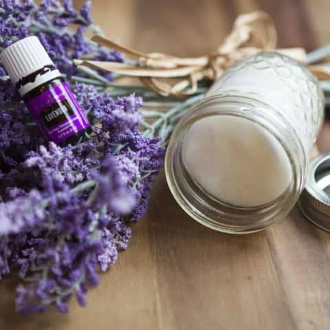 DIY beauty recipes do not have to be complicated to be effective. Using lavender essential oil you can have DIY makeup remover wipes in an instant. #antiaging #AntiWrinkle #diyskincare #moisturizing #skincare