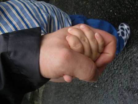 Holding hands, スミス英会話大津校