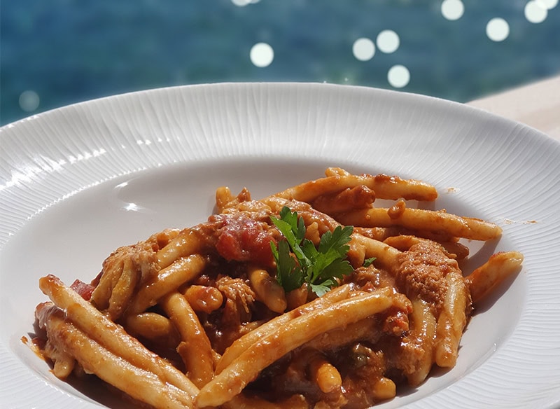 Homemade macaroni with lobster