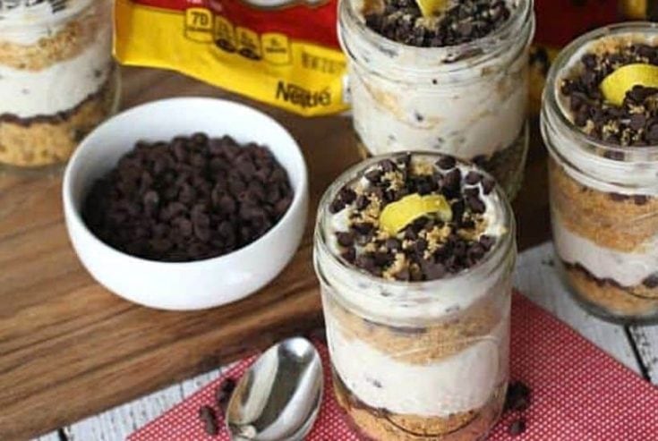 No-Bake Cannoli Cheesecake Jars are a modern spin on the classic Italian pastry. The cream cheese filling has just the right amount of cinnamon, a hint of lemon and plenty of NESTLÉ® TOLL HOUSE Mini Morsels.