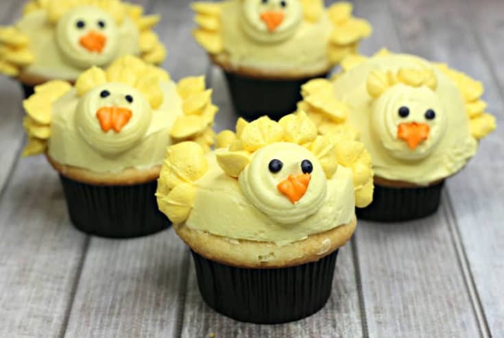Can these Peep Cupcakes be any cuter? These cupcakes are the perfect spring dessert recipe to celebrate spring, Easter and warmer weather. #peepcupcakes #peeps #EasterRecipe