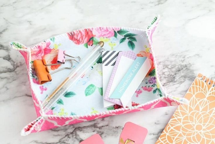 This simple DIY fabric tray is a fun sewing project you can make in just a few minutes. This easy craft project is perfect to display on your desk and use for home organization.