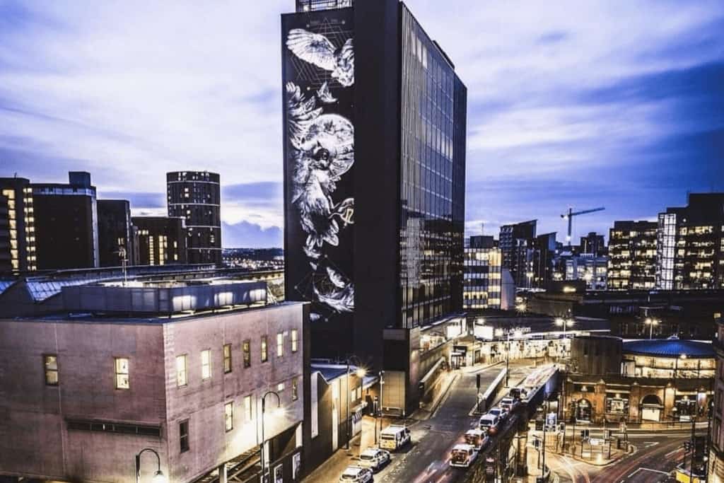A tall building with graffiti art on the side of it.