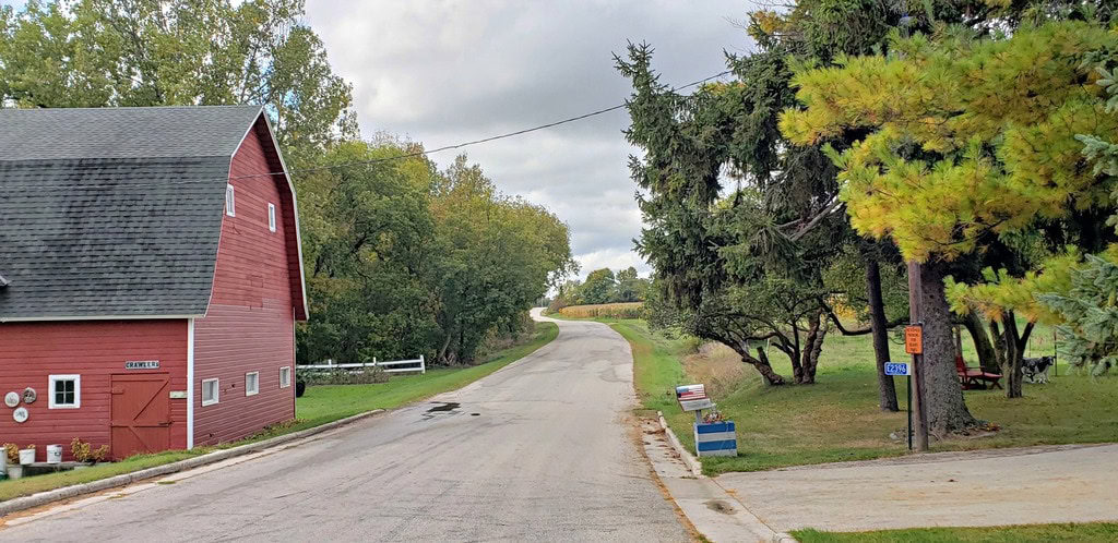 red barn on one side of Wisc Way pilgrimage route, mailbox on the other