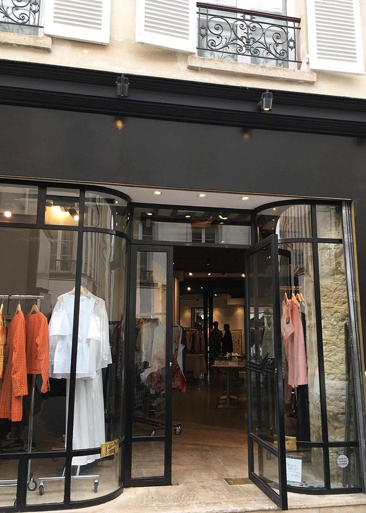 Pause store front