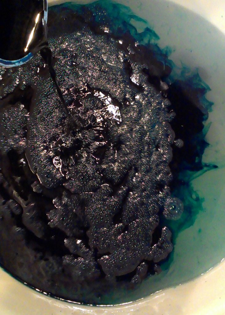 Blue fabric dye
