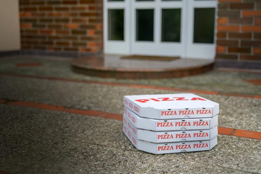 pizza-contactless-delivery super bowl pizza specials