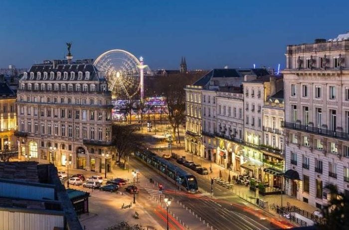 Bordeaux by night tour french linguistic stay