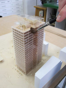 nettoyage et dépoussiérage d'une maquette d'architecture