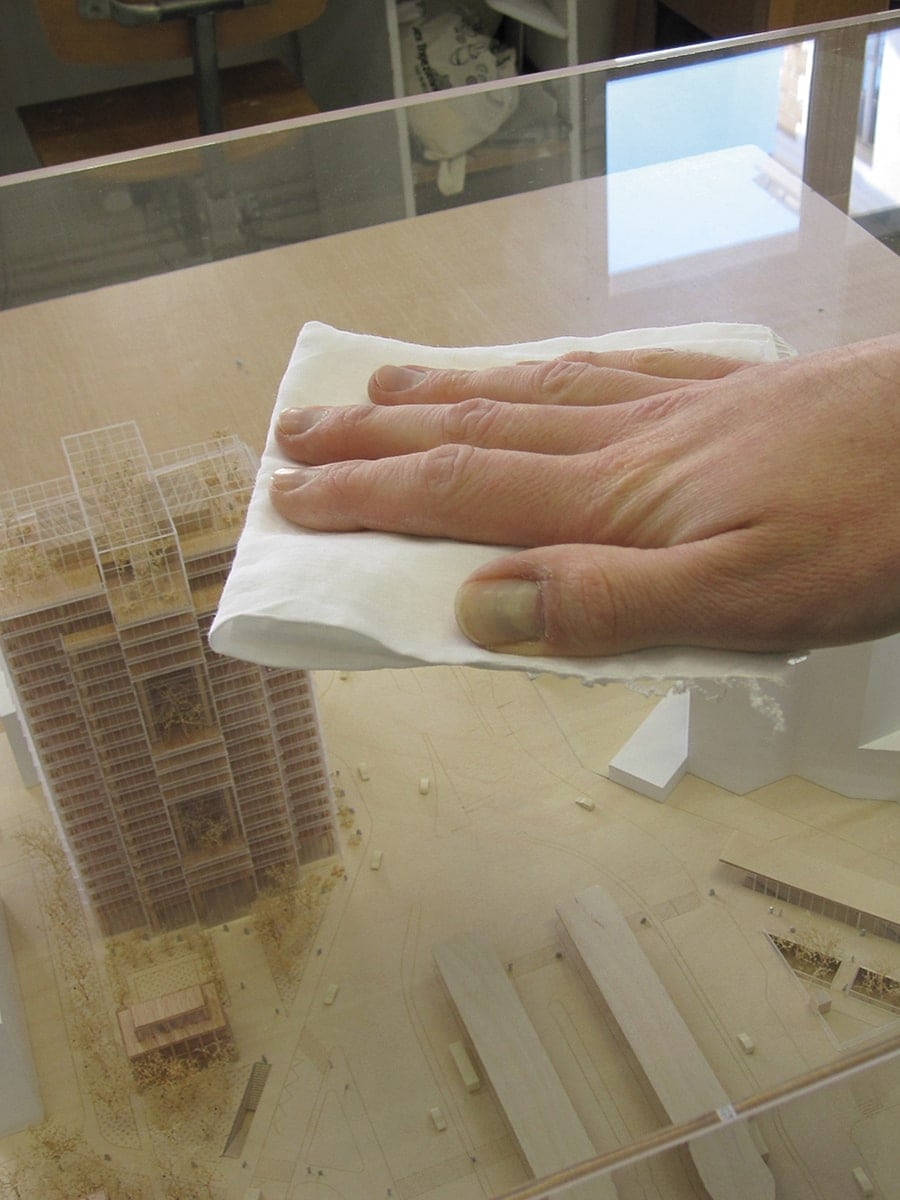 nettoyage et dépoussiérage d'une maquette d'architecture