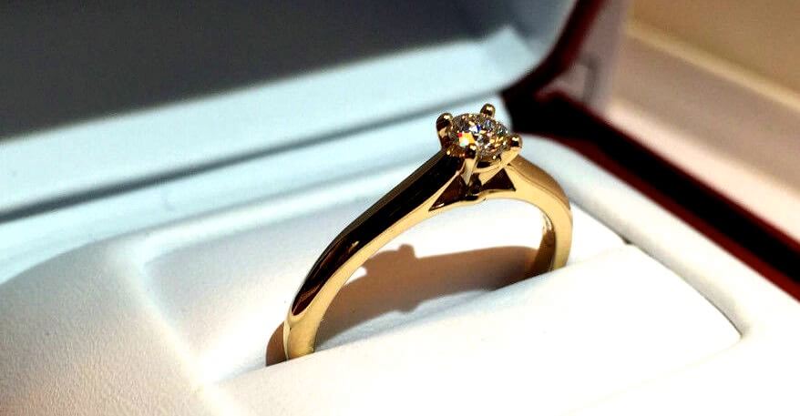 Cartier Solitaire 1895, Gelbgold, Diamant mit 0,18 ct in der roten Cartier-Box Solitärring von Cartier, Gelbgold mit Cartier-Diamant von 0,18 ct in der roten Cartier-Box