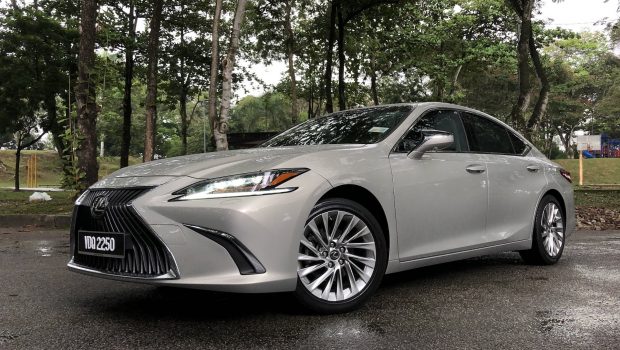 We Test Drive The 19 Lexus Es 250