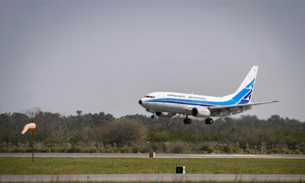 Arriba hoy a Moscú el nuevo vuelo de Aerolíneas Argentinas que traerá más vacunas