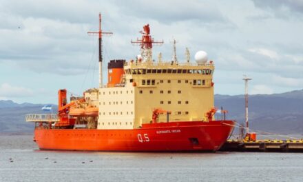 Campaña antártica de verano: “Estamos todos juntos desde el 16 de noviembre”, dijo el Capitán del Irizar