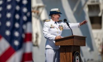 Una mujer asumió el cargo de vicecomandante de la Guardia Costera de los EE. UU.