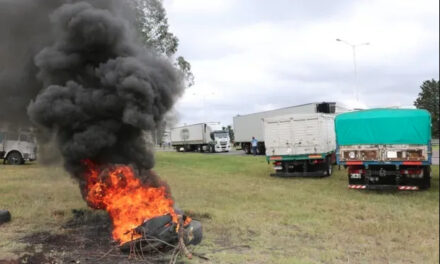 Continua el bloqueo a los Puerto de Bahía Blanca y Necochea, por transportistas autoconvocados