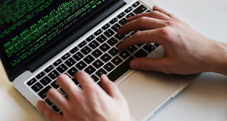 Cybersicurezza: proteggersi da attacchi informatici Cybersicurezza: proteggersi da attacchi informatici